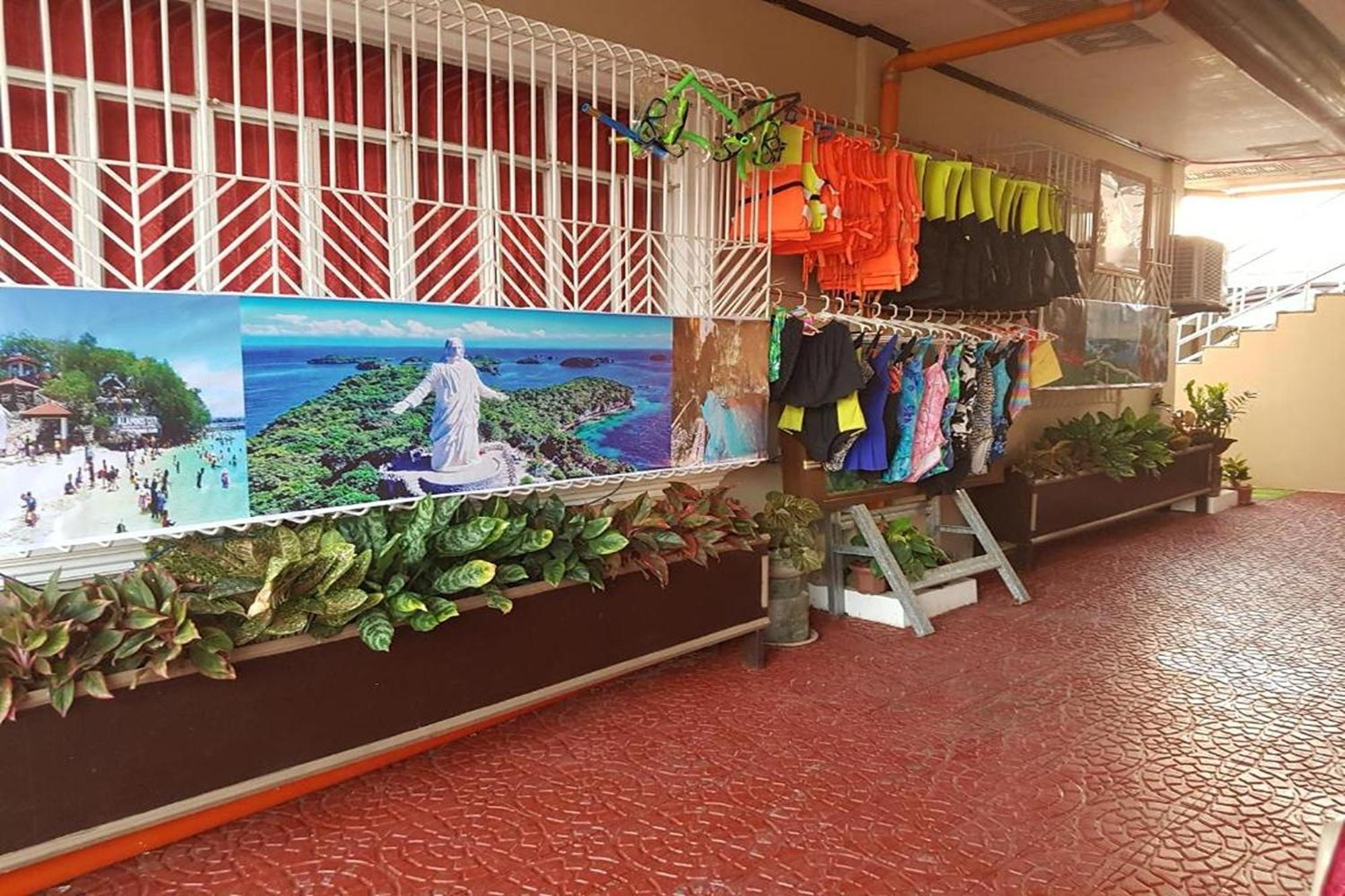 Hotel Fnt Transient House Near Hundred Islands Alaminos Exterior foto